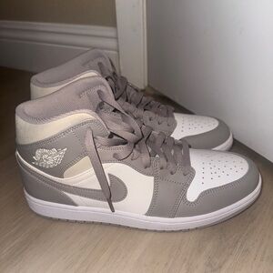 Air Jordan 1 Mid “Linen” (College Grey) Size US 9.5, NEVER WORN BEFORE